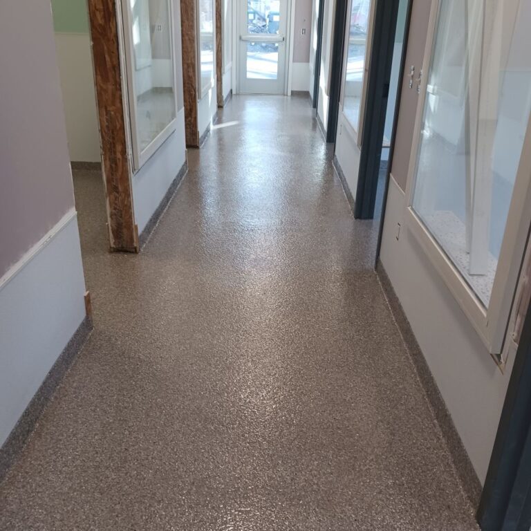 dog kennel flooring